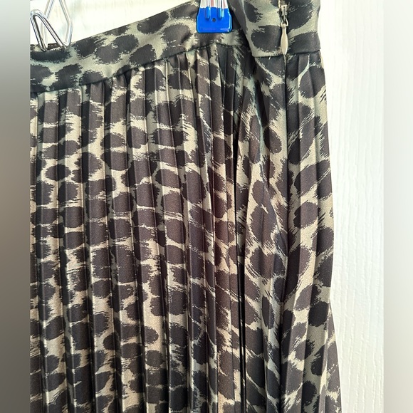Banana Republic Dark green and black animal print knee length skirt size 6 - Picture 3 of 3